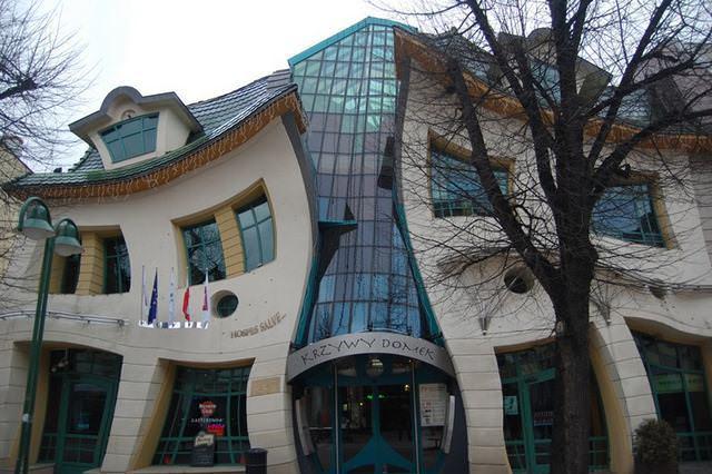 2 33 worlds top strangest buildings crookedhouse 2 33 worlds top strangest buildings crookedhouse