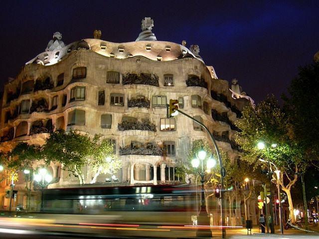 6 33 worlds top strangest buildings la pedrera 6 33 worlds top strangest buildings la pedrera