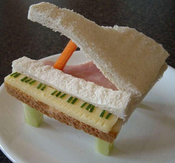 Piano 576x537 The art of the sandwich (14 pics)