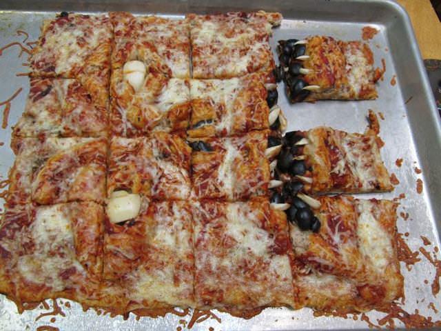 Necronomicon Pizza (5 pics)