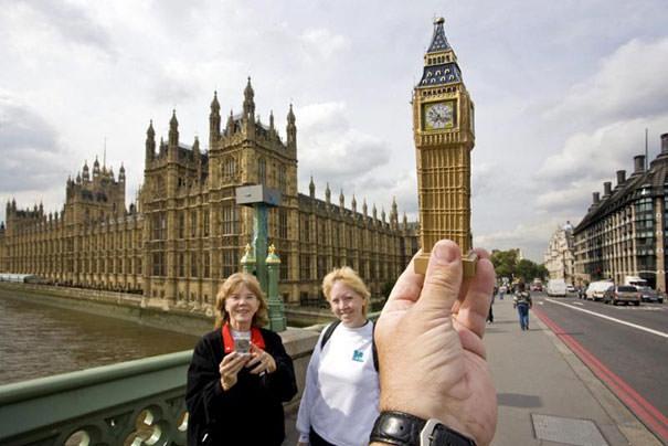 Souvenir Optical Illusions Michael Hughes 28