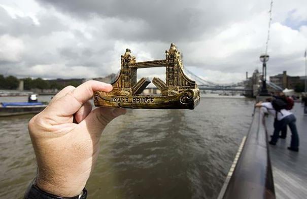 Souvenir Optical Illusions Michael Hughes 31