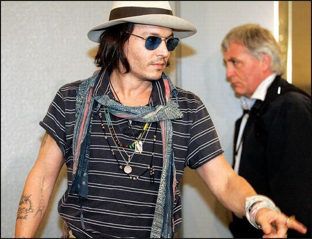 Celebrity Tattoos (75 pics) Celebrity Tattoos (75 pics)