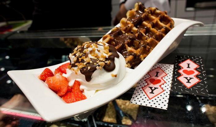 I LOVE WAFFLE with FROZEN YOGURT