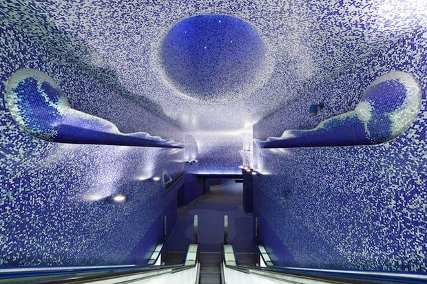 Ο πιο εντυπωσιακός υπόγειος σιδηροδρομικός σταθμός στην Ευρώπη