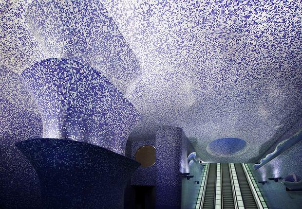 Ο πιο εντυπωσιακός υπόγειος σιδηροδρομικός σταθμός στην Ευρώπη