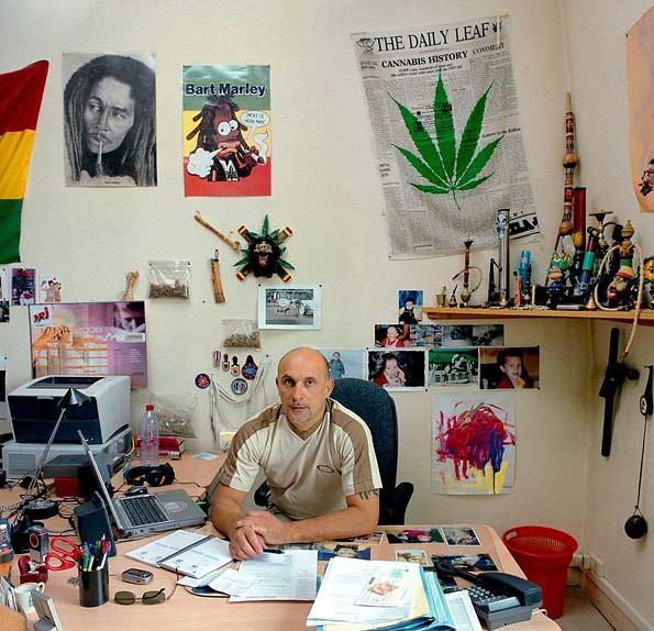 Οι δημόσιοι υπάλληλοι οκτώ χωρών του κόσμου